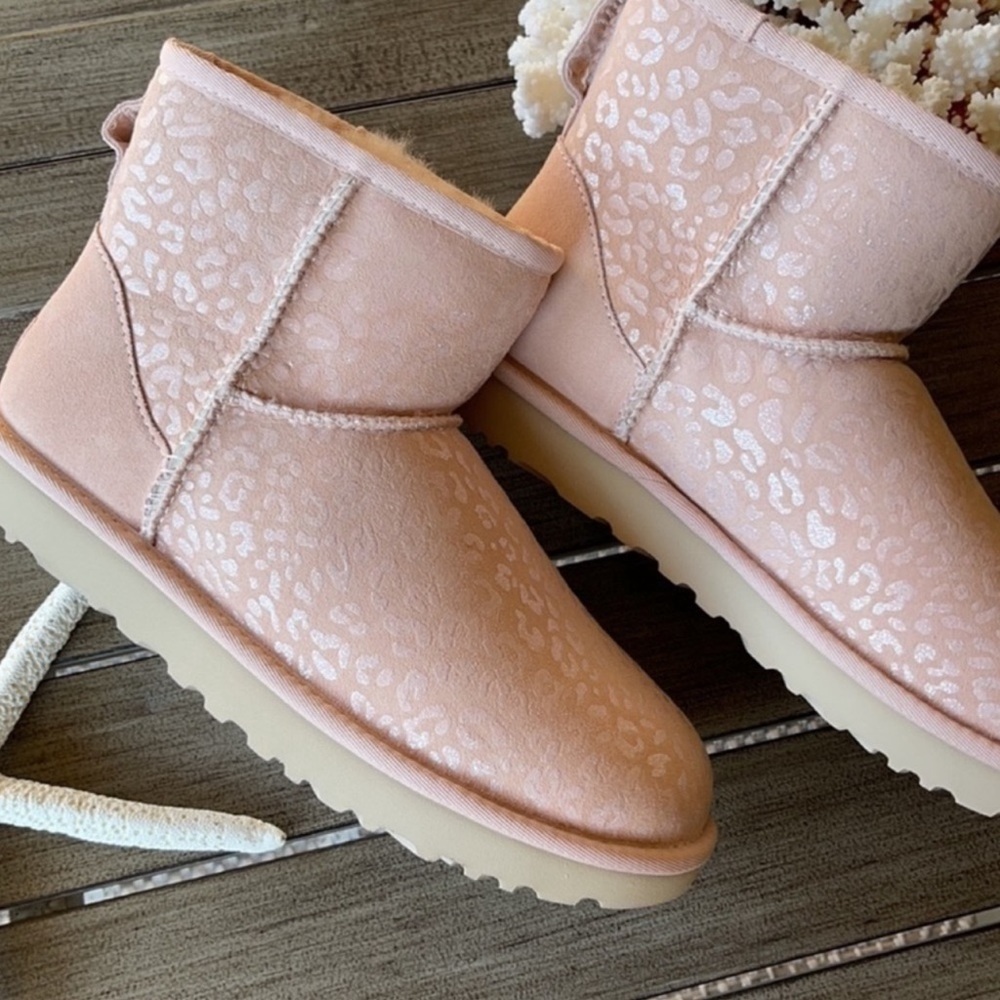 🌴🔆UGG- CLASSIC MINI SNOW LEOPARD BOOTS🔆🌴 - Picture 3 of 15